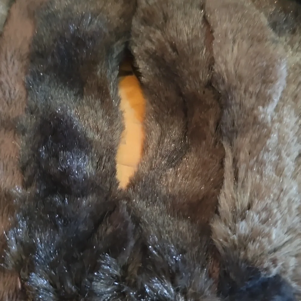 Luxurious Brown Vintage Faux Fur Keyhole Scarf​​ - Picture 3 of 6
